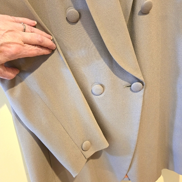 Jones New York Woman's Tan Double-Breasted Jacket/Blazer, Size 12 - Picture 4 of 11